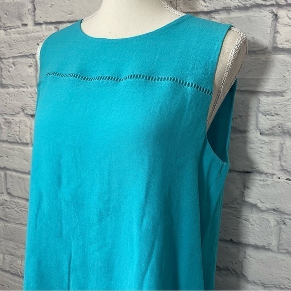 Cristina B Layer Front Sleeveless Tunic in Beautiful Blue Size Medium - Picture 3 of 9